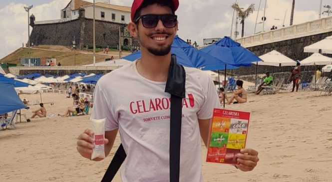 Estudante de Direito fatura R$ 900 por dia na praia com geladinho de vodka