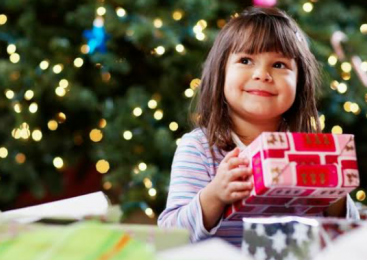 Natal: 8% dos pais deixam de pagar contas para presentear os filhos